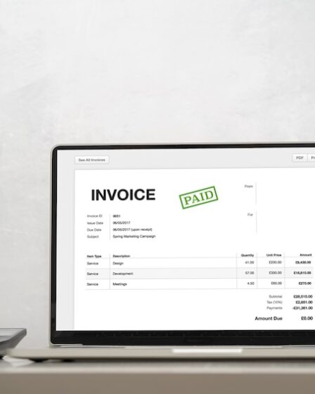 Skärm med en faktura